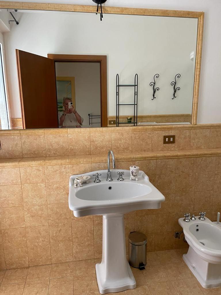 Villa Mirella Нумана Екстериор снимка